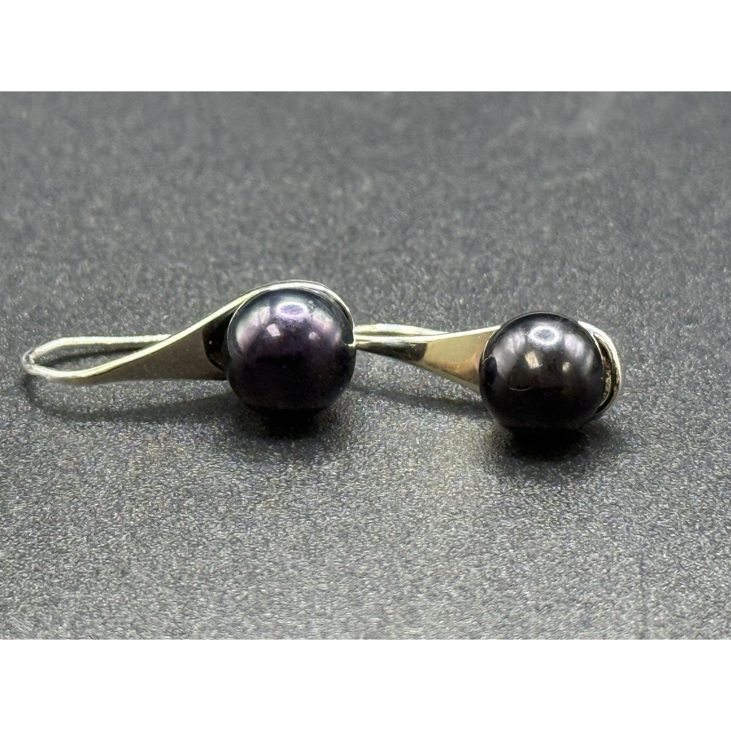 New Condition Sterling Silver Freshwater Black Pearl Dangle Earrings