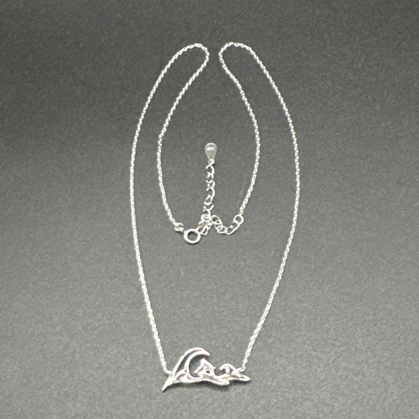 New Condition 18” Surfing Wave Pendant Necklace 925