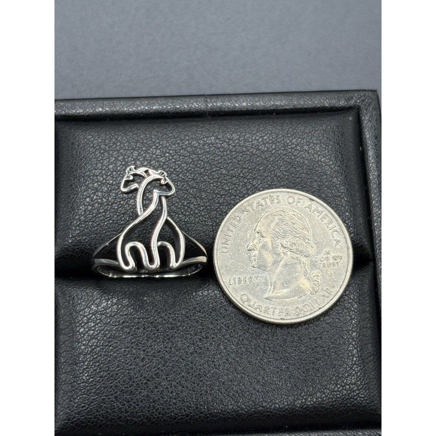 New Condition Sterling Silver Hugging Giraffes Ring Size 7