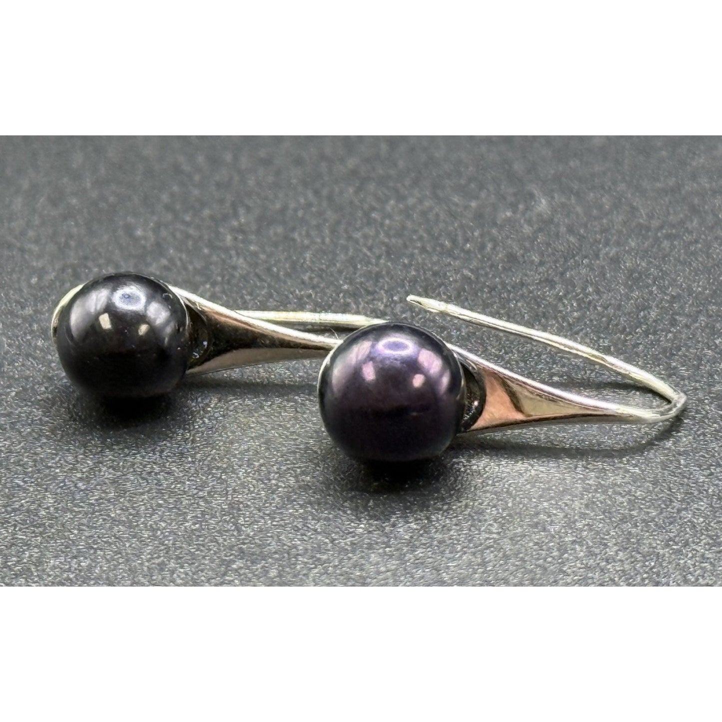 New Condition Sterling Silver Freshwater Black Pearl Dangle Earrings