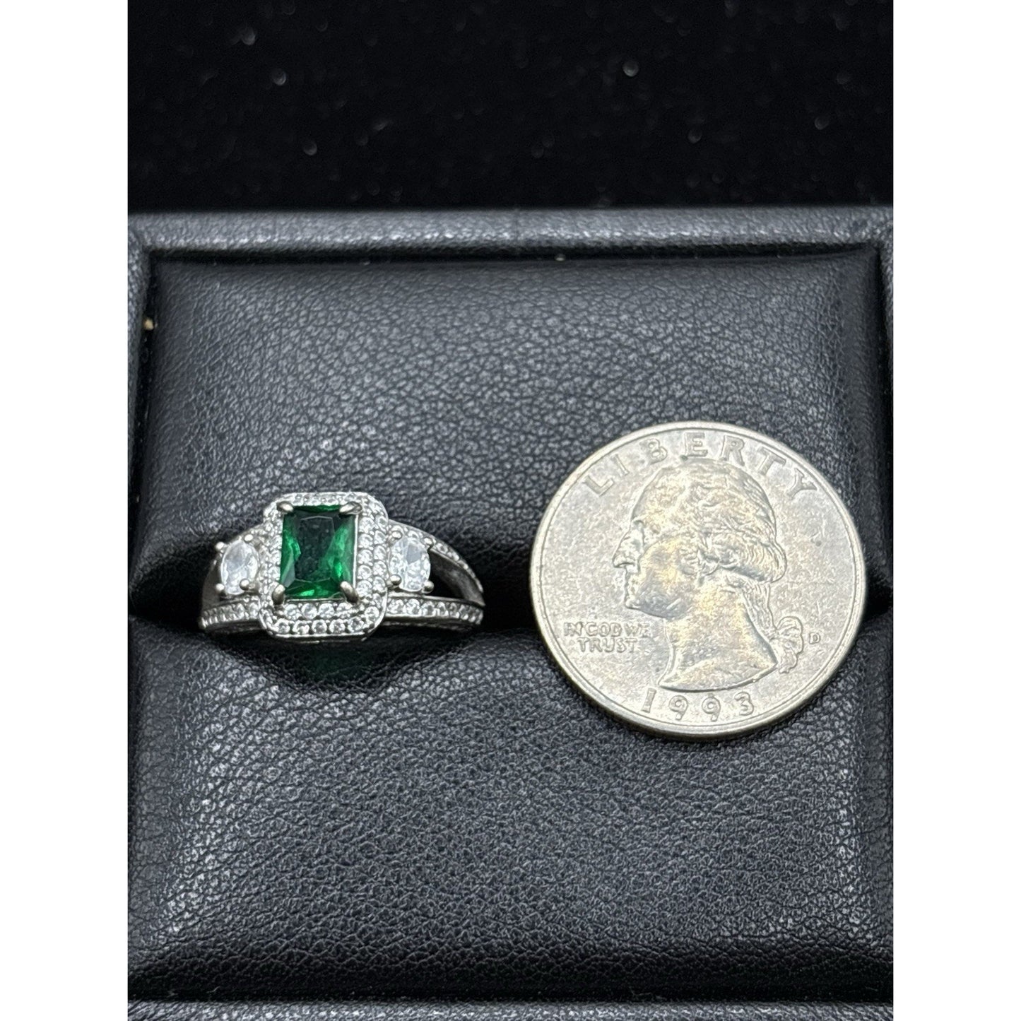 EUC Sterling Silver Green Cubic Zirconia Ring Size 6.00 3 Grams X15