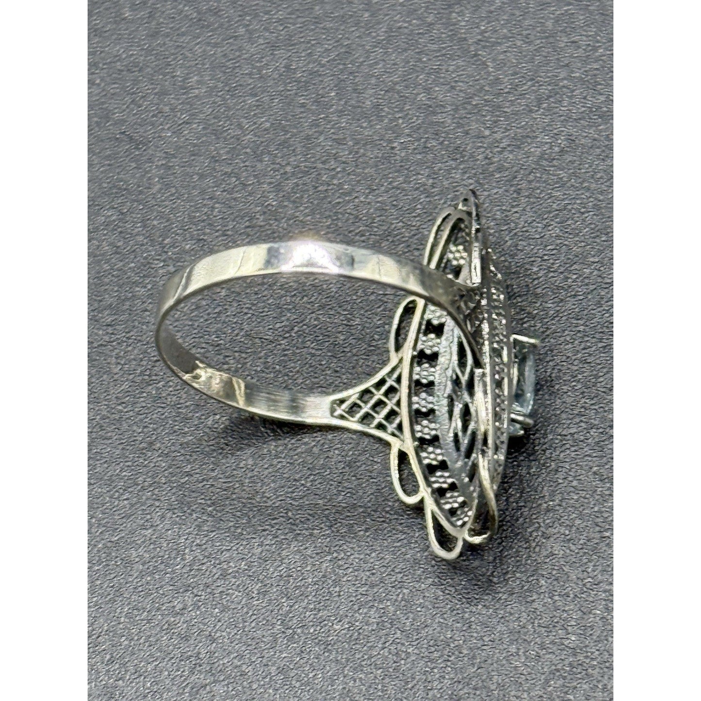 EUC Sterling Silver Genuine Blue Topaz Filigree Ring Size 7.00 925 Q21